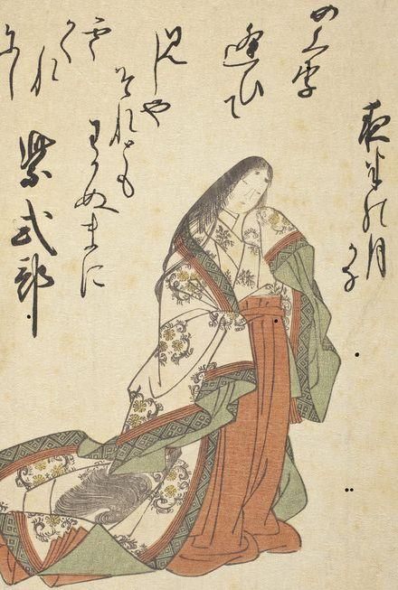 Dessin représentant Murasaki Shikibu, dans le style du Japon de la moitié du dix-septième siècle. Elle se tient debout, ses longs cheveux glissant sur les épaules de son kimono blanc décoré avec des motifs floraux. On voit le respect de l'artiste pour la poètesse à la longueur de la robe, trainant par terre derrière elle. Elle porte également des couches de vert et de rouge. Des caractères japonais en cursive l'entourent, probablement en texte explicatif.