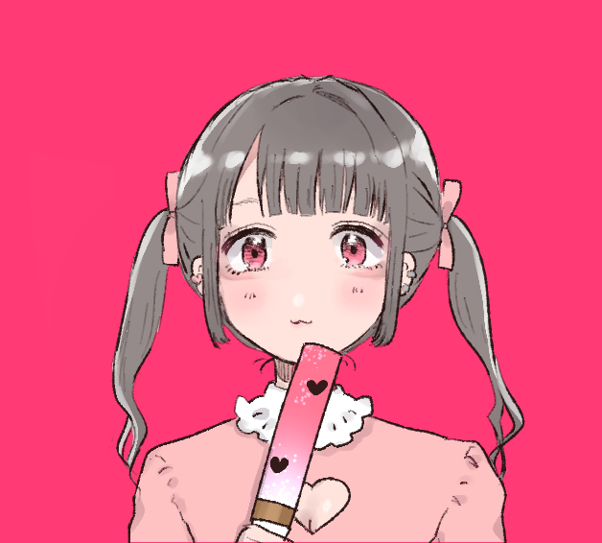 Un personnage féminin dessiné en style manga. Une adolescente arbore un air malicieux, un accessoire rose à la main